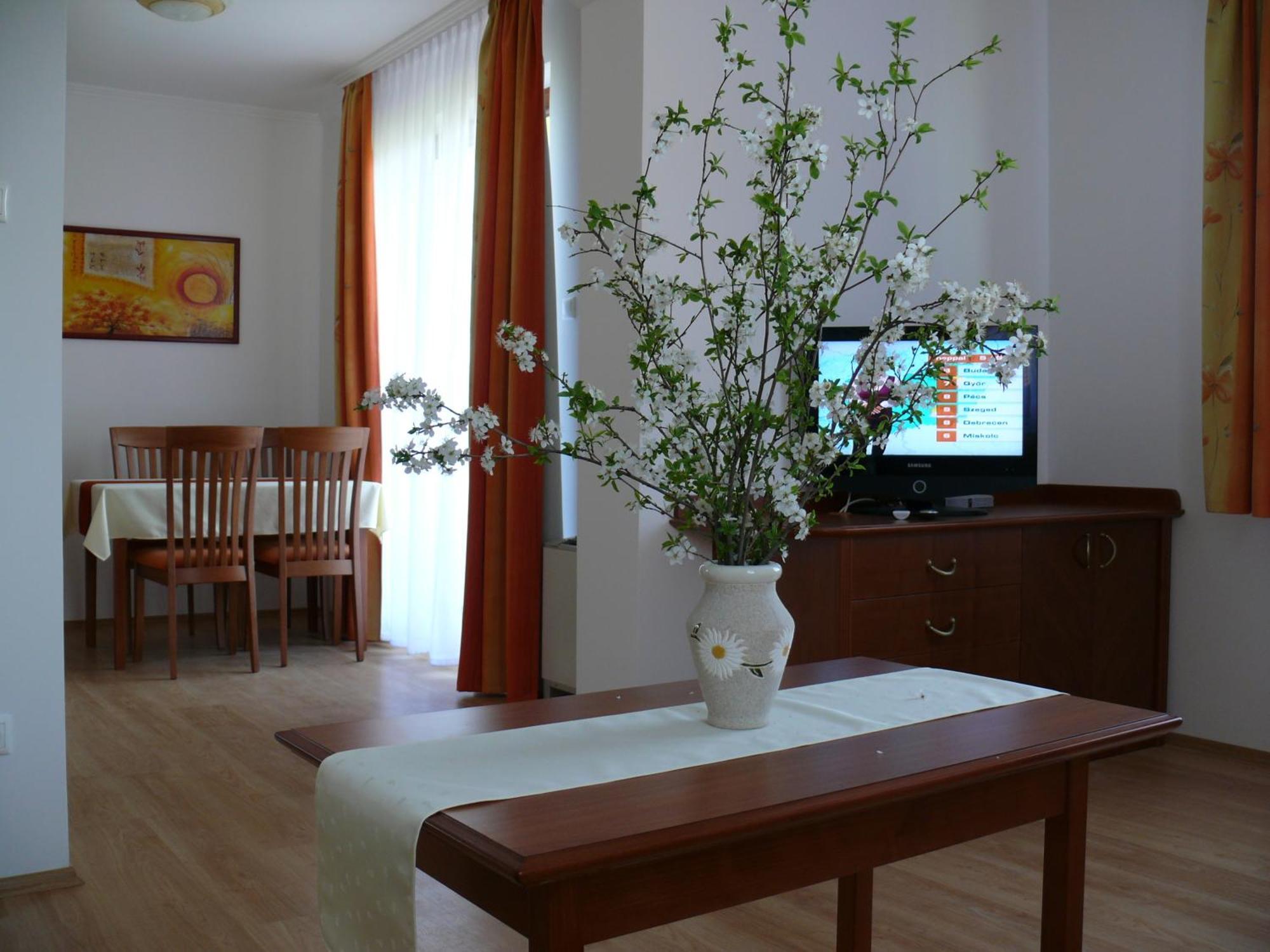 Szerencsemak Panzio Apartment Kehidakustany Room photo